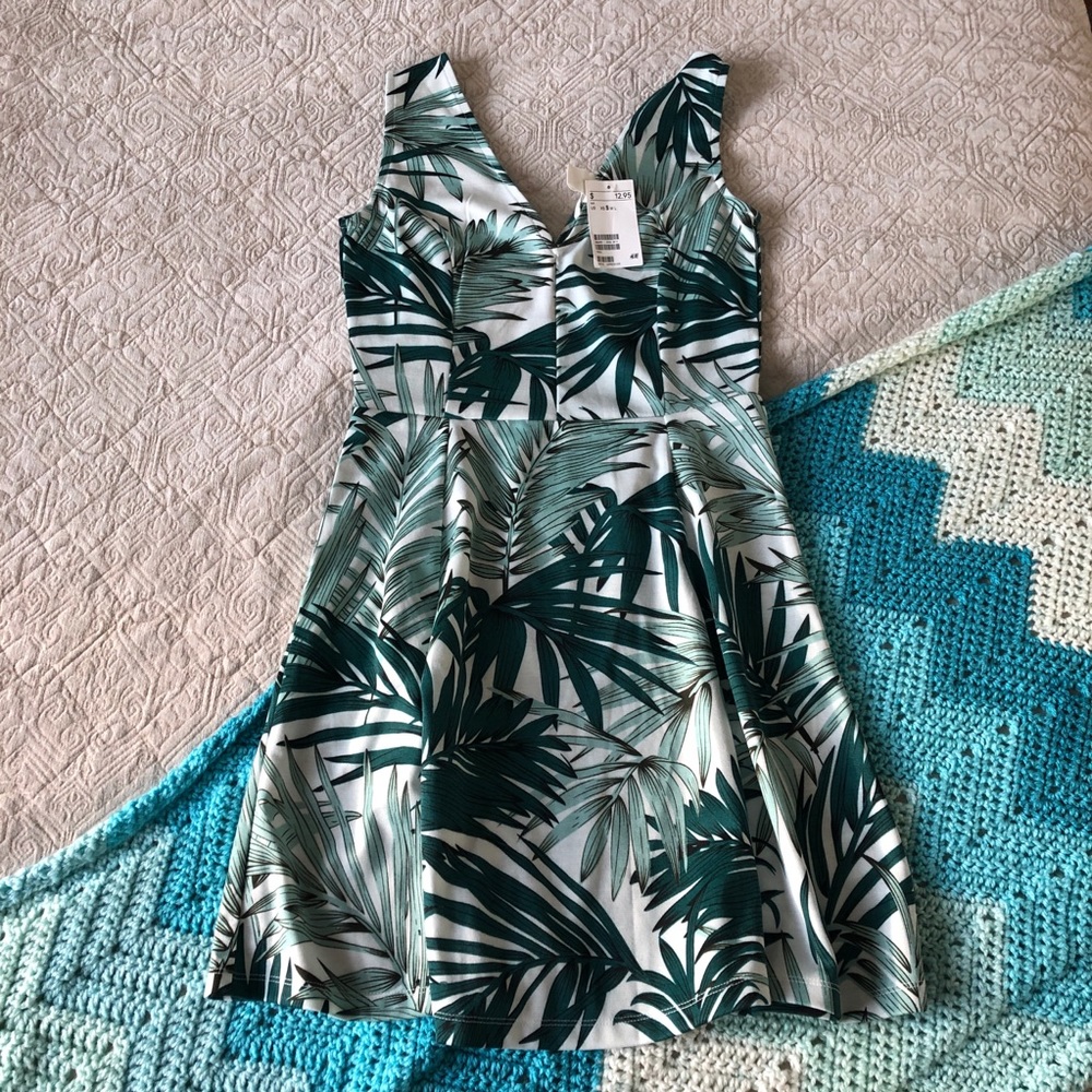❤️Final Drop❤️ H&M Leaf Print Skater Dress NWT